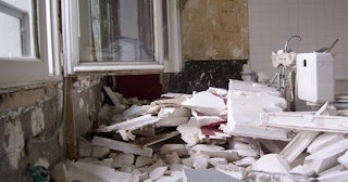 Демонтаж хрущевки в Северодвинске - удаление старых полов и стен по выгодной цене от 1764 рублей.